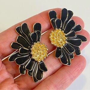 Vintage Style Black Enamel Daisy Flower Earrings Gold Tone Statement Pierced